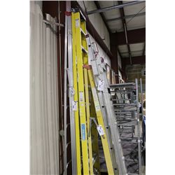 INDUSTRIAL LIGHT FIBERGLASS STEP LADDER