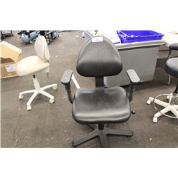 BLACK VINYL ADJUSTABLE HEIGHT DENTAL CHAIR