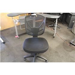 BLACK MESH BACK OFFICE CHAIR