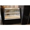 Image 1 : CANADIAN DISPLAY SYSTEMS 4' REFRIGERATED DISPLAY CASE