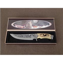 LARGE ETCHED BLADE HUNTING KNIFE-CUT OUT WOLF GRIP,CASE