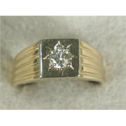 A diamond cluster ring set in 18ct gold and platinum, size O Est. 70/100...