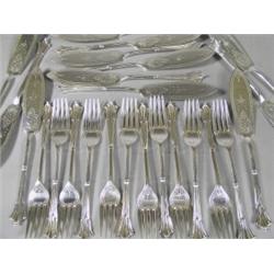 Twelve Edwardian silver fish knives and forks in Onslow pattern, Sheffield 1904, maker G.H., 35oz...