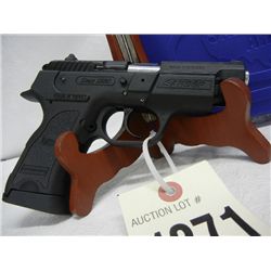 Sar Arms 9 mm, Serial No. T1102-13602288 Made in Turkey, Extra Clip