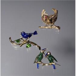 3 GOLD BIRD BROOCHES 14 AND 18K...