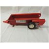 Image 3 : LOT 2 VINTAGE METAL TOY HITCH TRAILERS