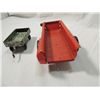 Image 4 : LOT 2 VINTAGE METAL TOY HITCH TRAILERS