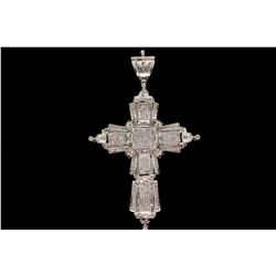 PENDANT: [1] Mens 14kw "invisible" set diamond cross pendant; 241 prin dias, 1.0mmx1.1mm to 1.1mmx1.