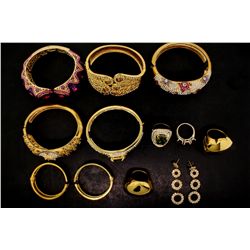 RING: [1] Ladys 14kw synthetic purple sapphire & diamond ring; 3 rb syn saphs, 8.84mm (ctr) & 8.0mm 