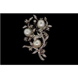 BROOCH: [1] 14kwg, pearl and diamond pin 2 1/2'' x 2'' wide with (3) 10.0 - 10.5mm egg shaped South 