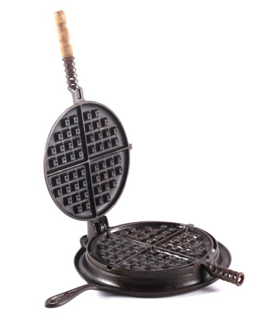 Griswold Cast Iron New American Waffle Iron This l