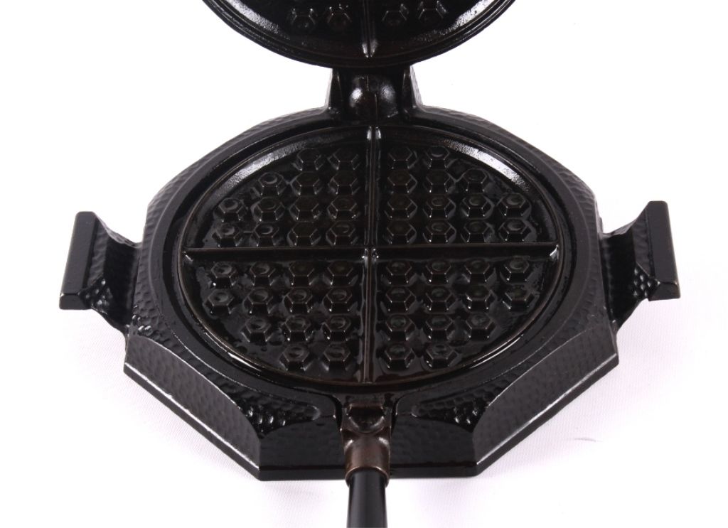 griswold hammered waffle iron