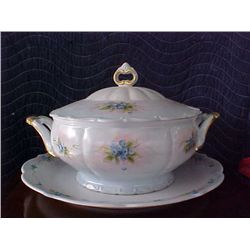 Signed Pearl Carson 1980 handpainted turine w/plate