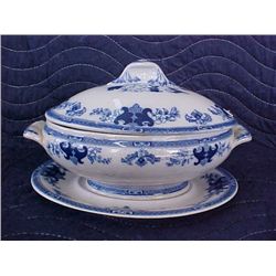 Signed serving turine