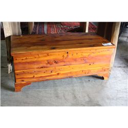 CEDAR LINED BLANKET BOX