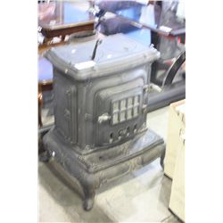 ANTIQUE CAST IRON WOOD BURNING STOVE