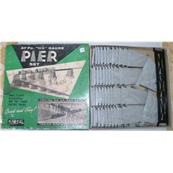 VINTAGE 47 PIECE HO PIER SET *ATLAS* IN ORIGINAL BOX NO. 80!! SET CAME OUT OF SAFE!!