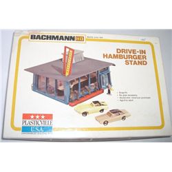 VINTAGE HO TRAIN DRIVE-IN HAMBURGER STAND *BACHMANN* #2916 COMES IN ORIGINAL BOX!! SET CAME OUT OF S
