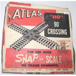 VINTAGE HO TRAIN 90 DEGREE CROSSING *ATLAS* VERY OLD COMES IN ORIGINAL BOX!! SET CAME OUT OF SAFE BO