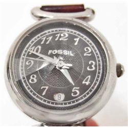 WOMAN'S FOSSIL WRIST WATCH W/ LEATHER STRAP