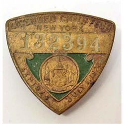 1922 LICENSED CHAUFFEUR NEW YORK PINBACK BADGE