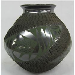 Mata Ortiz Green on Black Fish Jar by Lucie Soto