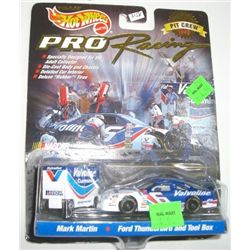 1998 HOTWHEELS MARK MARTIN COLLECTORS EDITION PIT CREW CAR & TRAILER *VALVOLINE CUMMINS* IN ORIGINAL
