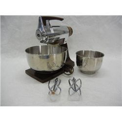 Sunbeam Vista Mixer, 2 Mixing Bowls