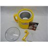 Image 2 : Donvier Ice Cream Maker & Recipe Booklet