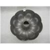 Image 2 : Metal Bundt Pan