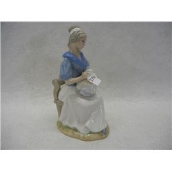 Tengra Porcelain Lady Statue (Mending ), Made in Spain