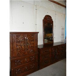 Matching Chest of Drawers & Dresser