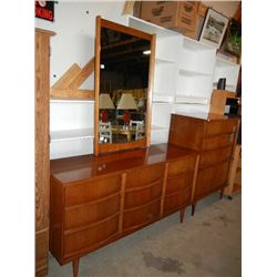 9 Drawer Dresser W/Mirror & Matching Chest of Drawer