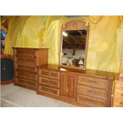 Matching Chest of Drawers & Dresser