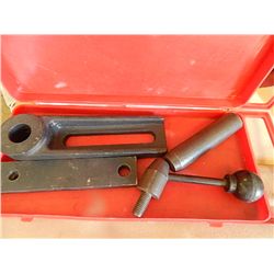 AUTOMOTVE TOOL IN RED CASE - PULLER