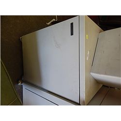 METAL CABINET - 1 DOOR