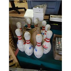 BOWLING PINS AND BALL