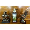Image 1 : Two statues and an Eagle light