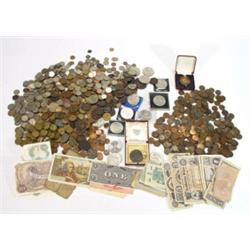 Large box of assorted, mainly British, coins, banknotes, commemorative coins, etc…