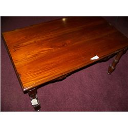 ANTIQUE STYLE, FINELY HAND CARVED WOOD COFFEE TABLE, IN LIKE NEW CONDITION