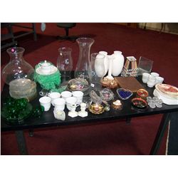 TABLE LOT OF ASSORTED DECORATIVE COLLECTIBLE ITEMS, INCLUDING GLASSWARE, CHINA & ETC.