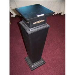 FINE BLACK PEDASTAL