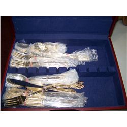 FINE FLATWARE SET IN BOX