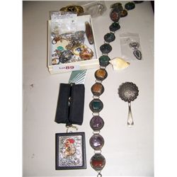 MULTI-PIECE FASHION JEWELRY LOT, SOME VINTAGE