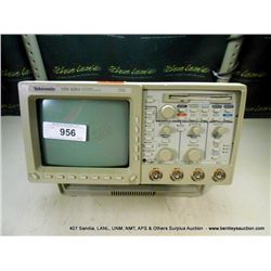 TEKTRONIX 420A DIGITIZING OSCILLOSCOPE