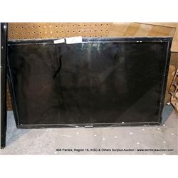 SAMSUNG 30" WALL MOUNT TV