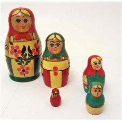 VINTAGE HAND PAINTED RUSSIAN NESTING 5 DOLL SET