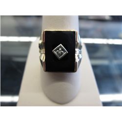 10KT yellow gold, Men's Onyx & Diamond ring