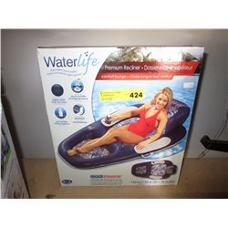 Inflatable comfort lounge with cup holder