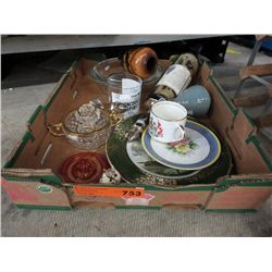 Box of decorative and/or collectible items